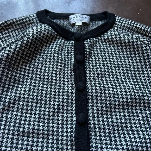 100% wool vintage cardigan- black and white houndstooth- jaeger- small - Picture 5 of 16